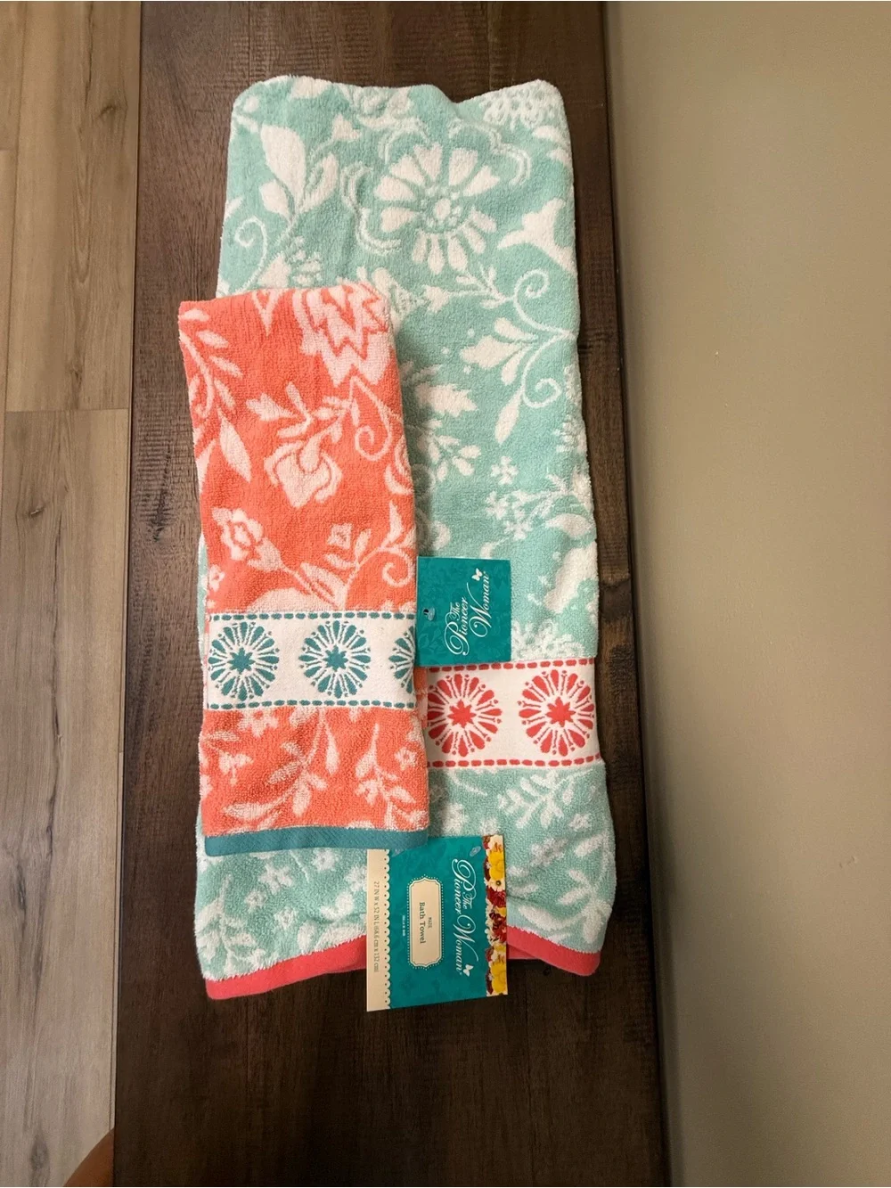 The Pioneer Woman Aqua & Coral Floral Bath Towel Set
